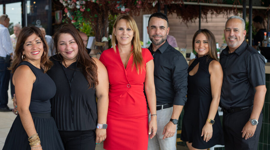 Reconocen a los detallistas en su día